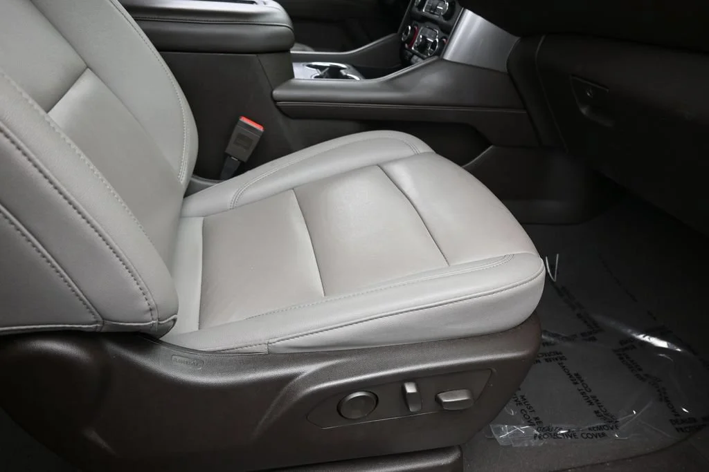 Used 2024 Summit White Chevrolet LT image 34