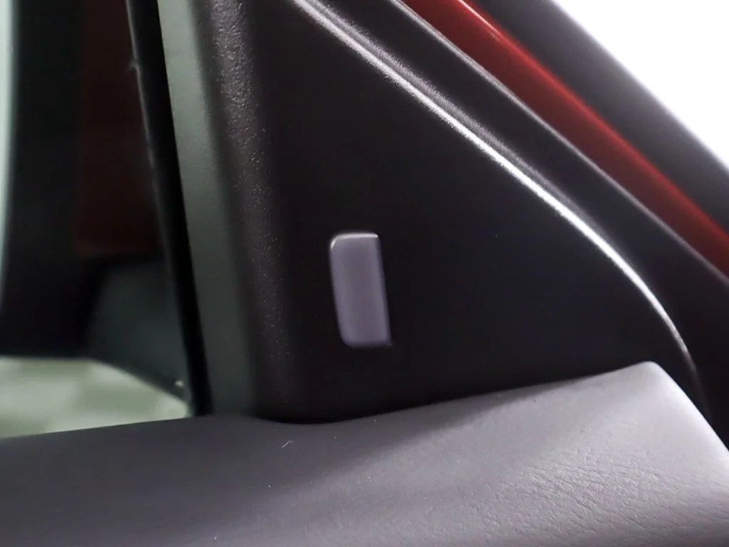Used 2022 Scarlet Nissan SV image 32