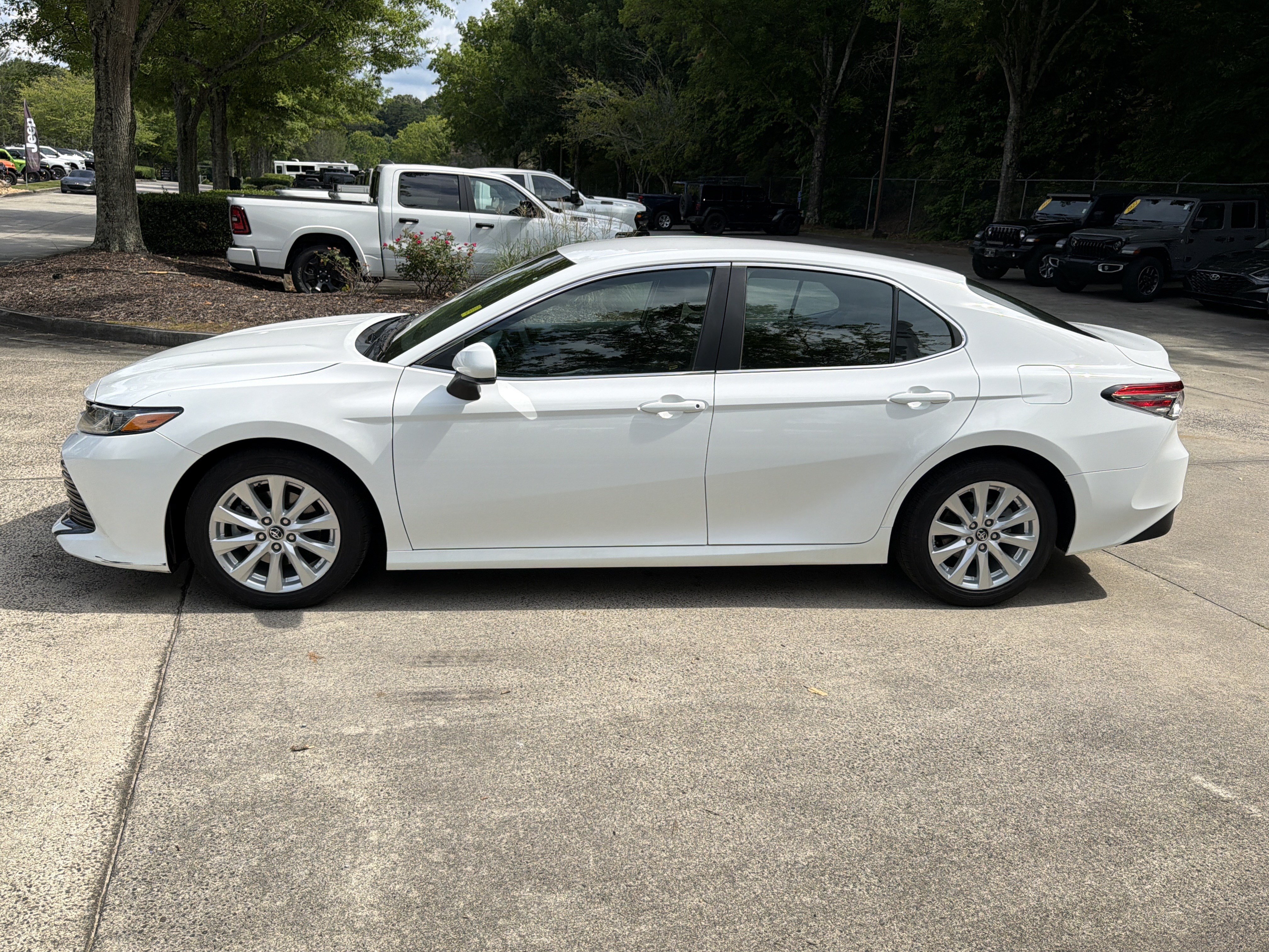 Used 2018 Super White Toyota LE image 4
