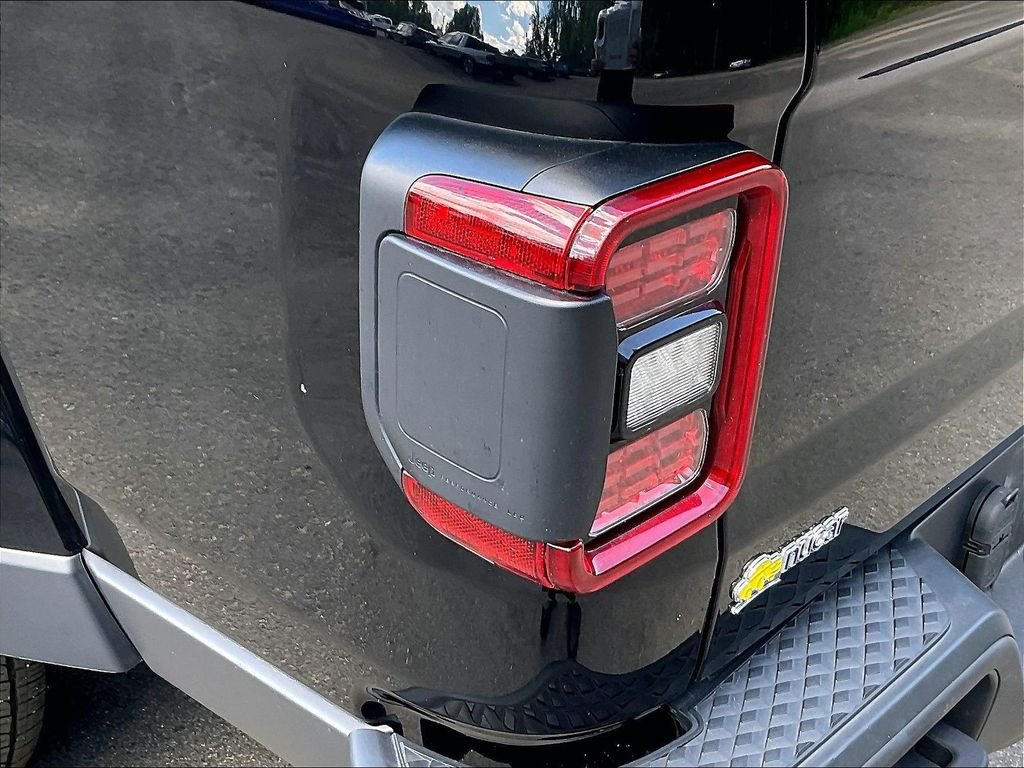 Used 2023 Black Jeep Overland image 32