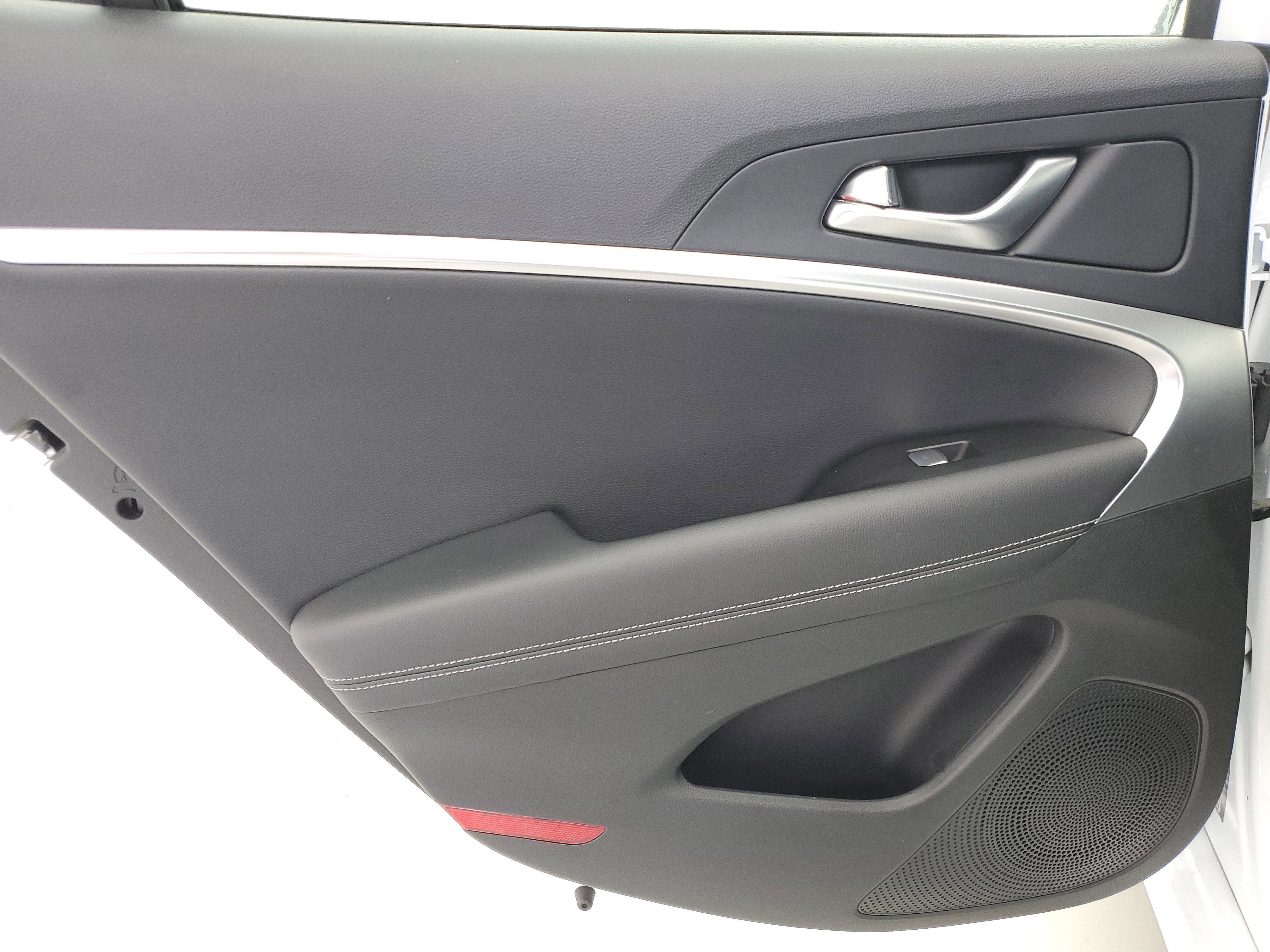 2025 GENESIS G70 Standard - Photo 14