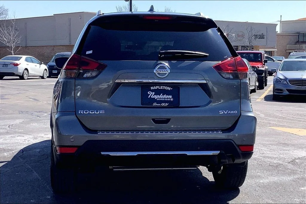 Used 2020 Gray Nissan SV image 3
