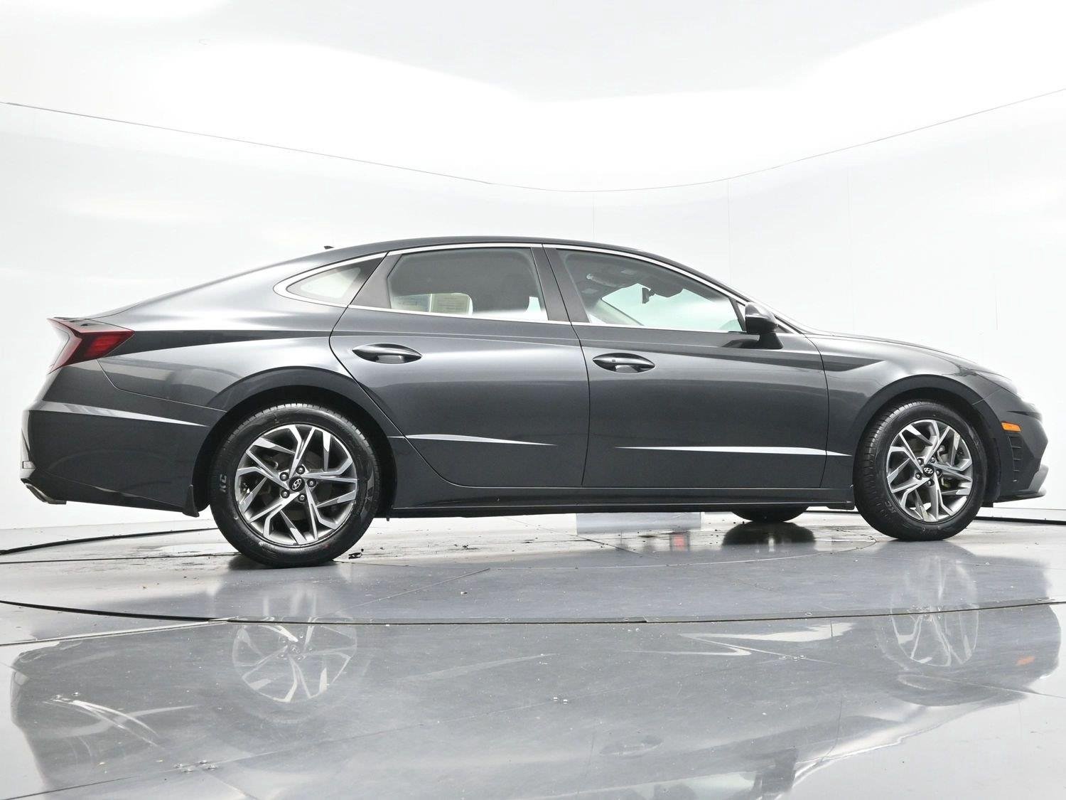 Used 2022 Portofino Gray Hyundai SEL image 44