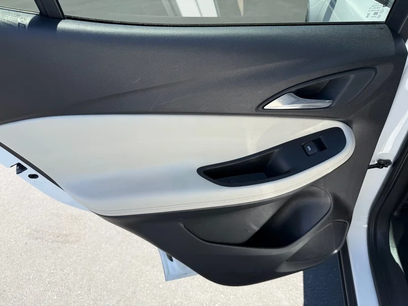 Used 2020 SUMMIT WHITE Buick Select image 15