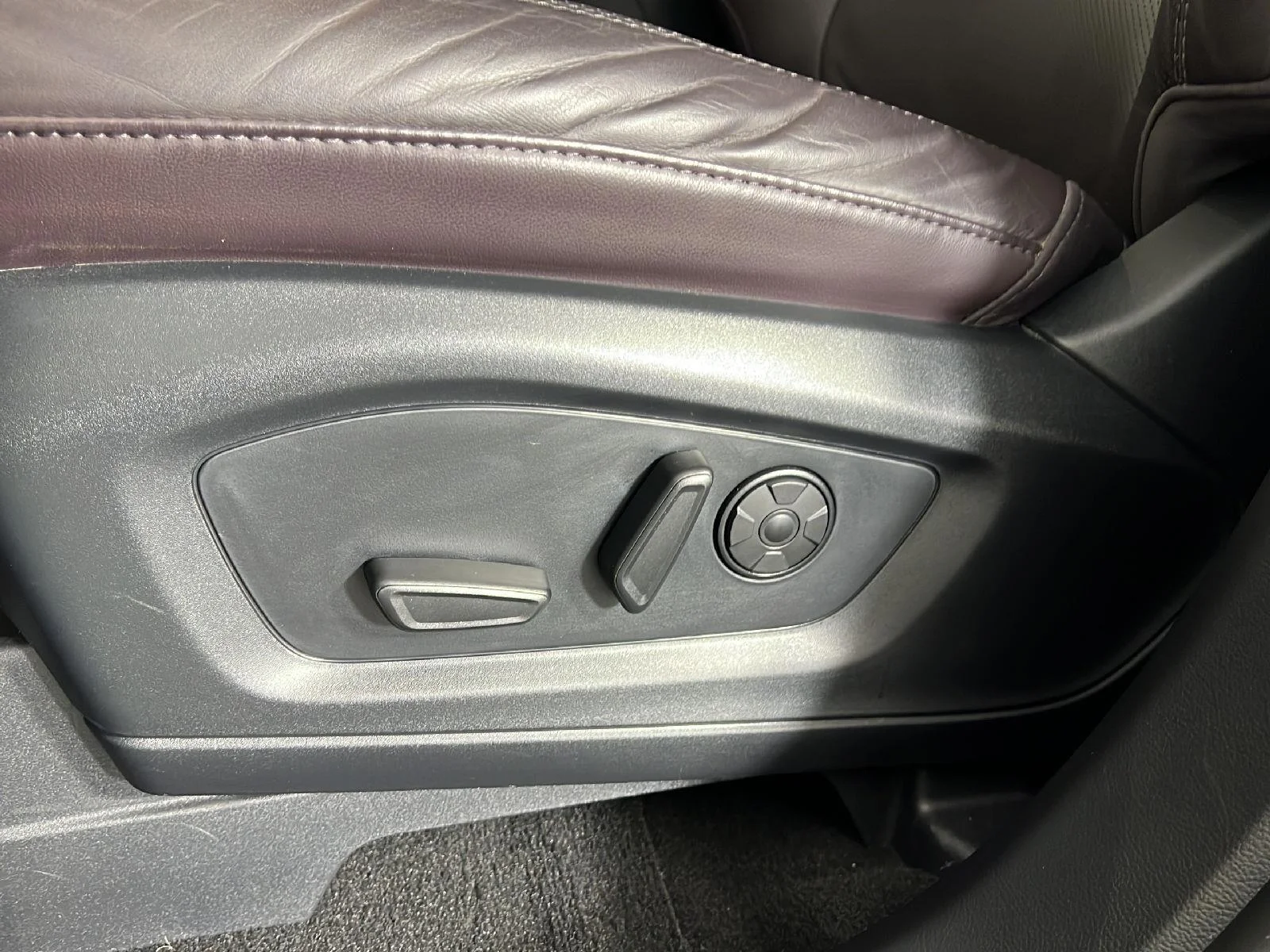 Used 2025 Carbonized Gray Ford Platinum image 4