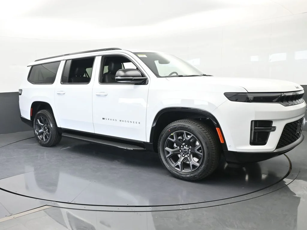 New 2026 Bright White Clear-Coat Exterior Paint Jeep Limited Altitude image 8
