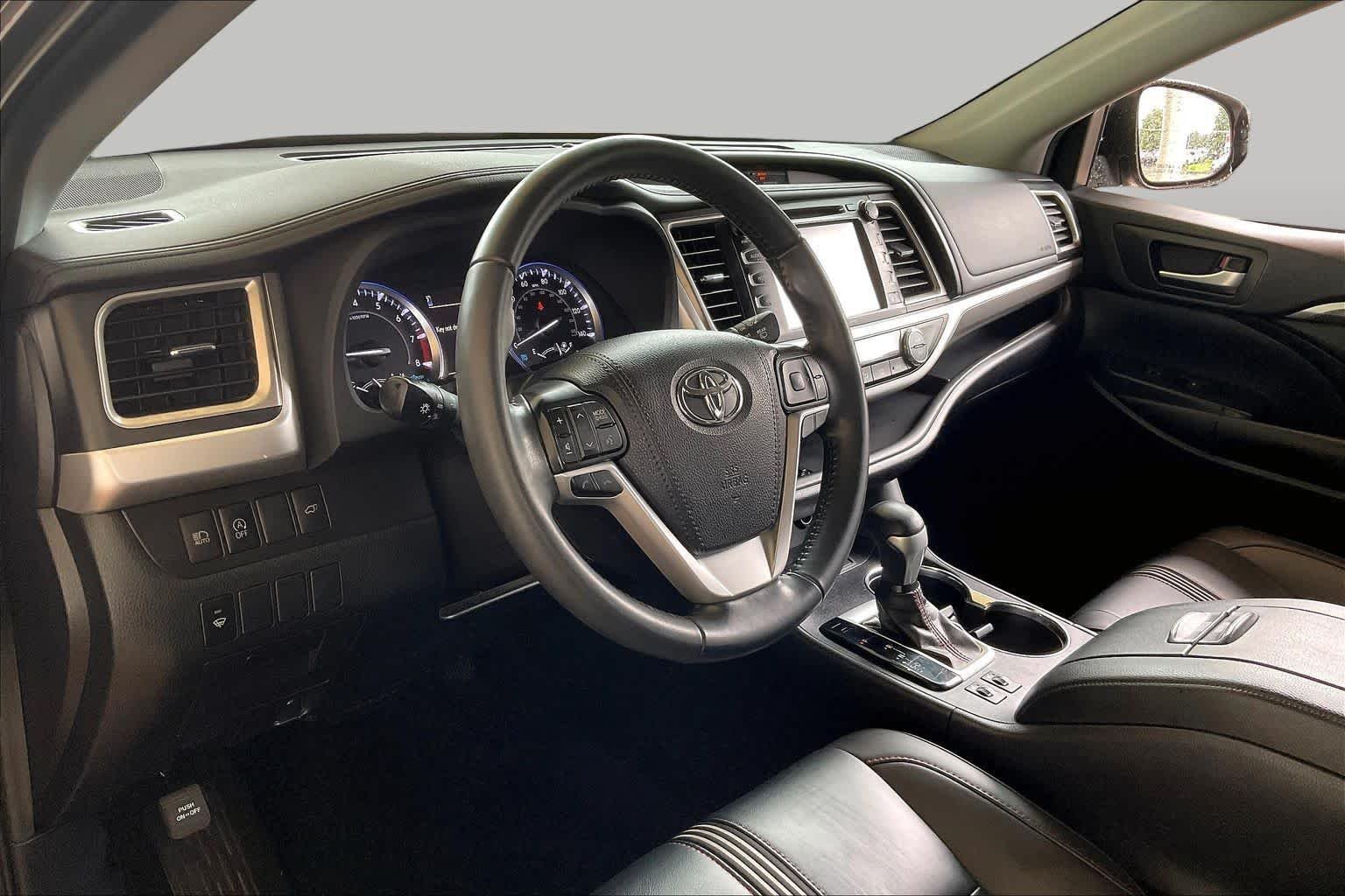 Used 2019 Predawn Gray Mica Toyota SE image 15