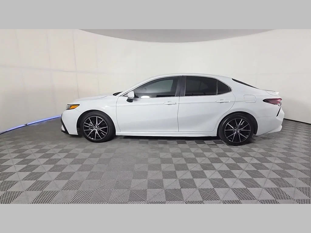 Used 2024 Ice Toyota SE image 47