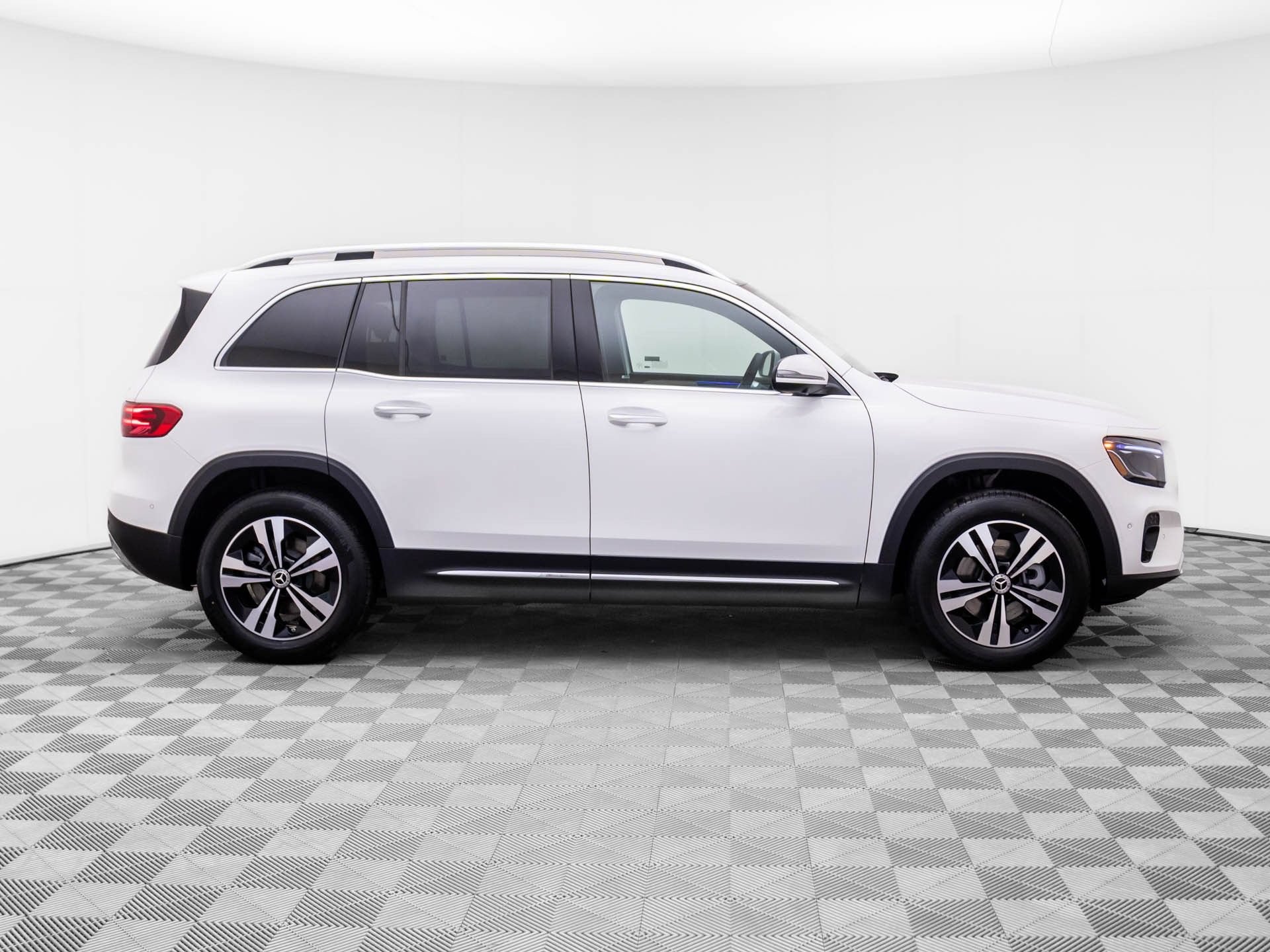 New 2026 Polar White Mercedes-Benz GLB 250 image 50