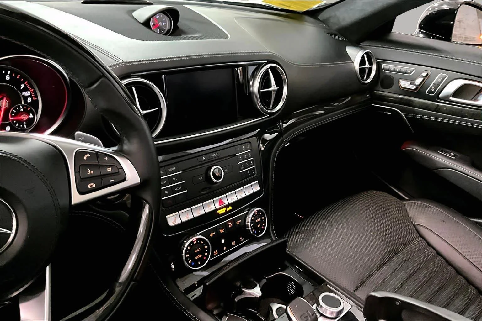 Used 2018 Black Mercedes-Benz SL 550 image 6