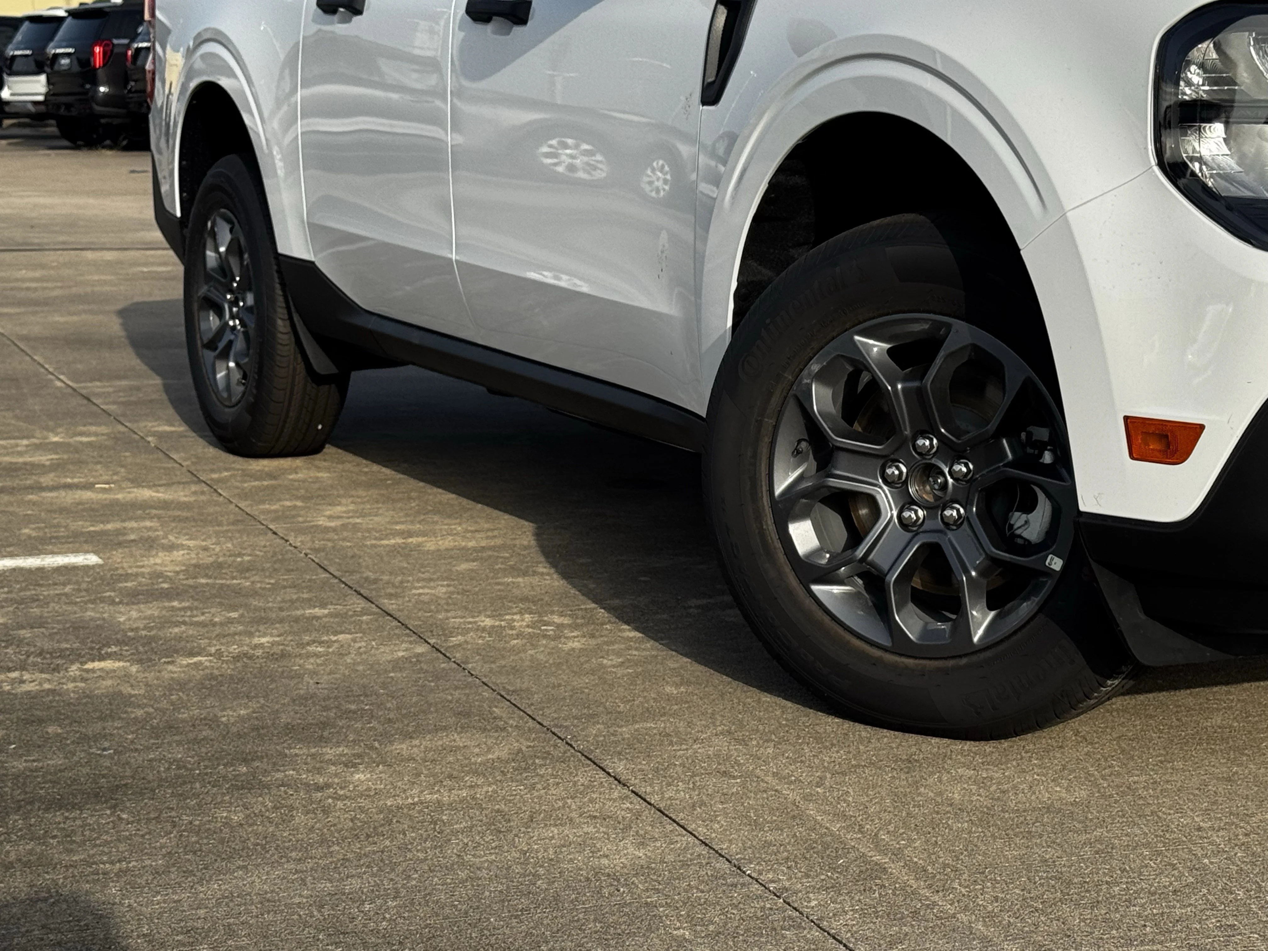 New 2026 Oxford White Ford XLT image 3