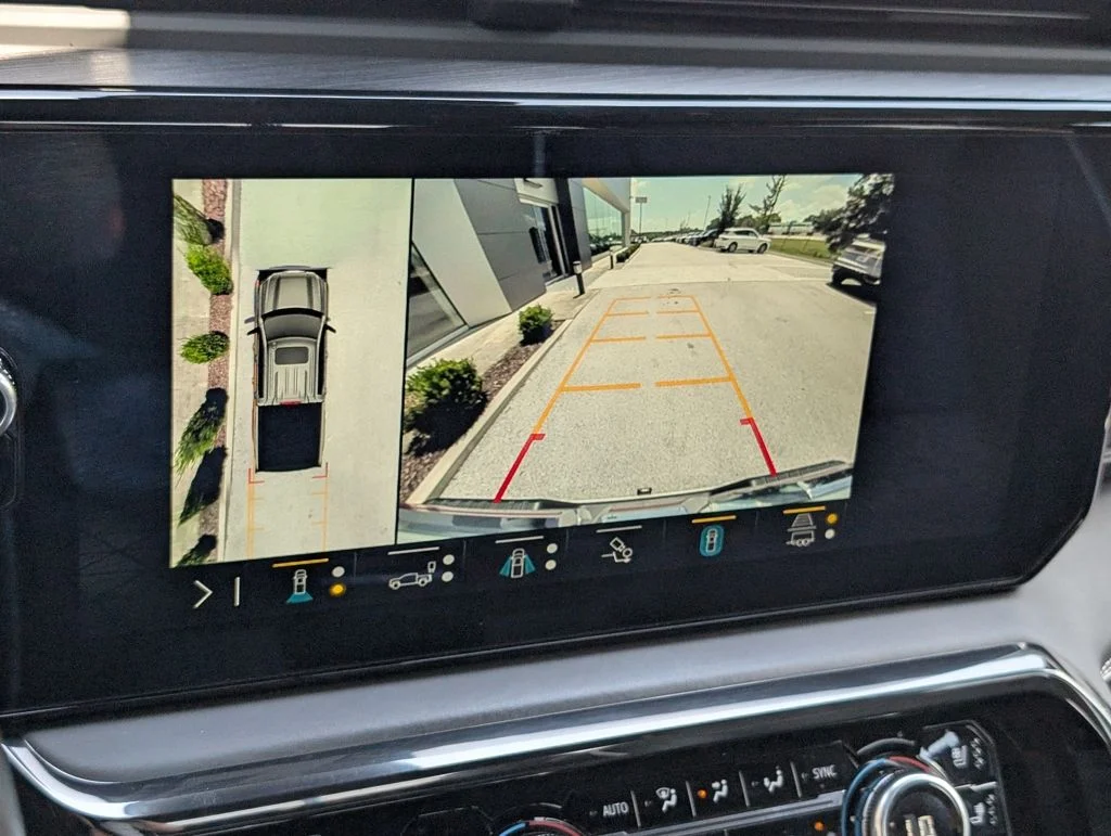 Used 2023 White GMC AT4X image 13