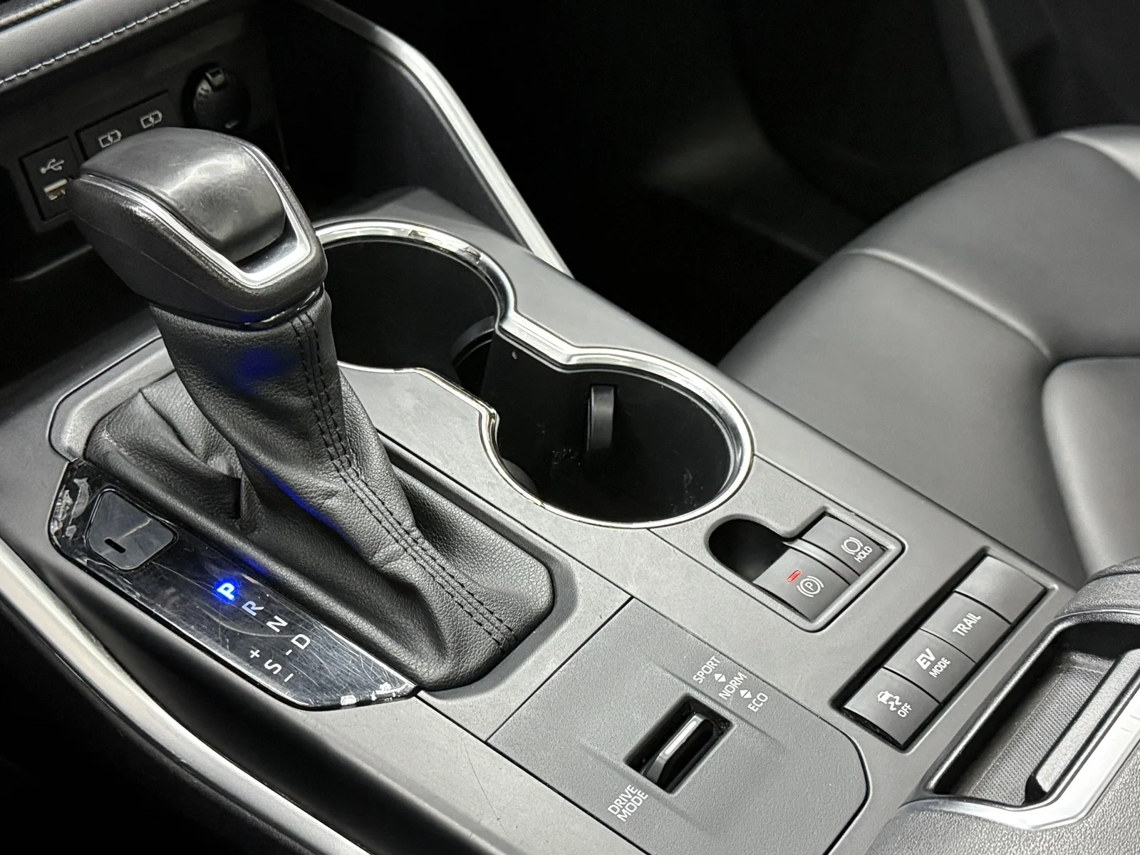 Used 2022 Magnetic Gray Metallic Toyota Hybrid XLE AWD image 27