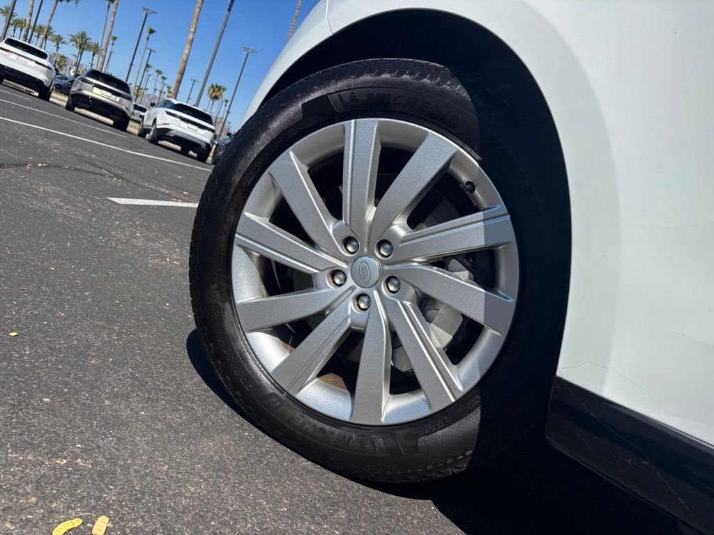 Certified Used 2023 White Land Rover SE image 5