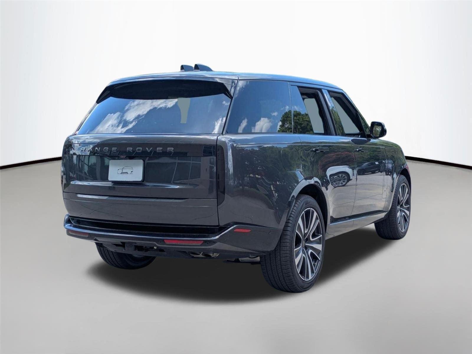 Used 2025 Carpathian Grey Premium Metallic Land Rover SE image 5