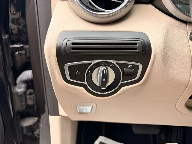 Used 2022 Black Mercedes-Benz GLC 300 image 29