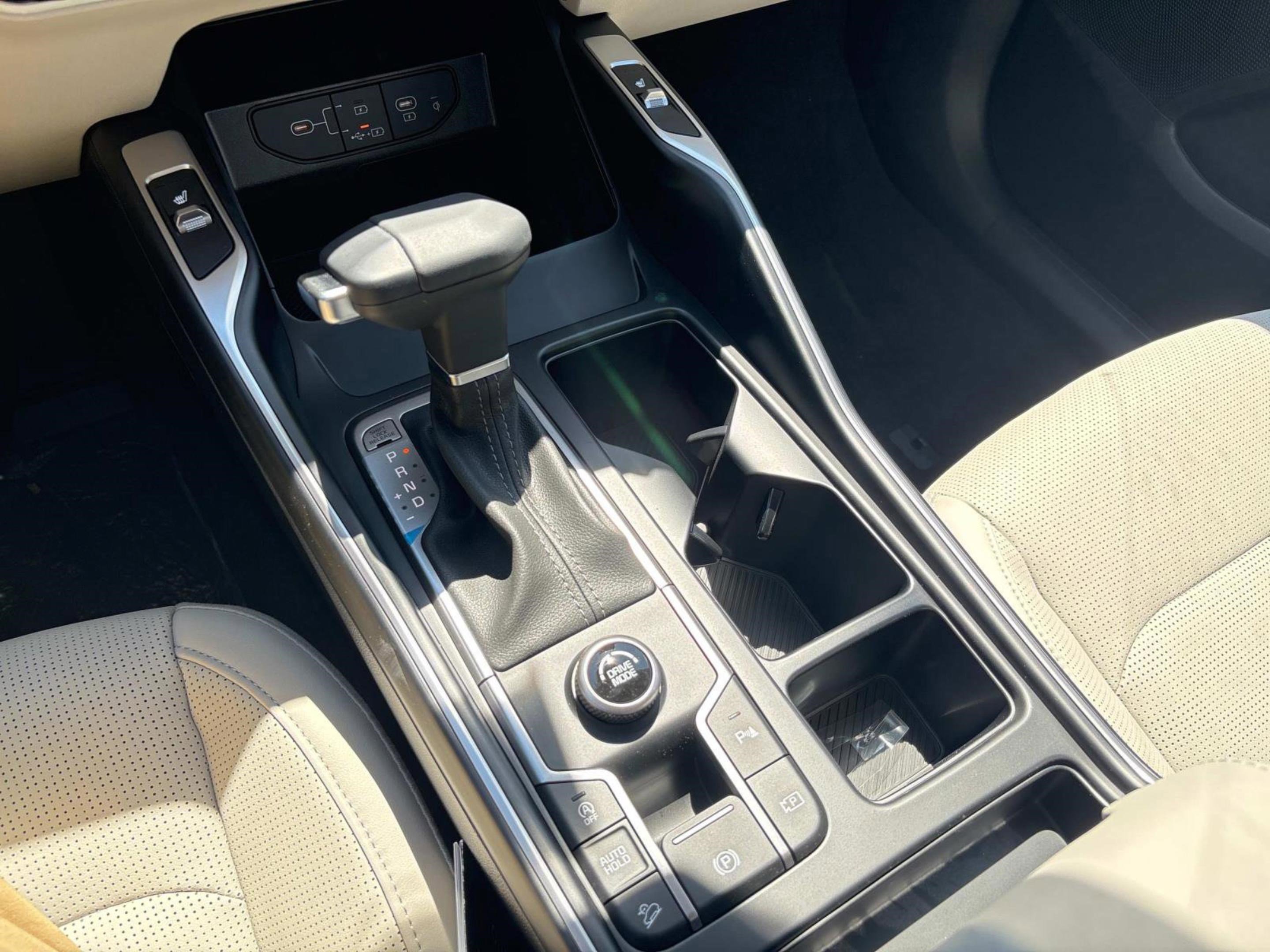 2025 Kia Sorento S - Photo 29