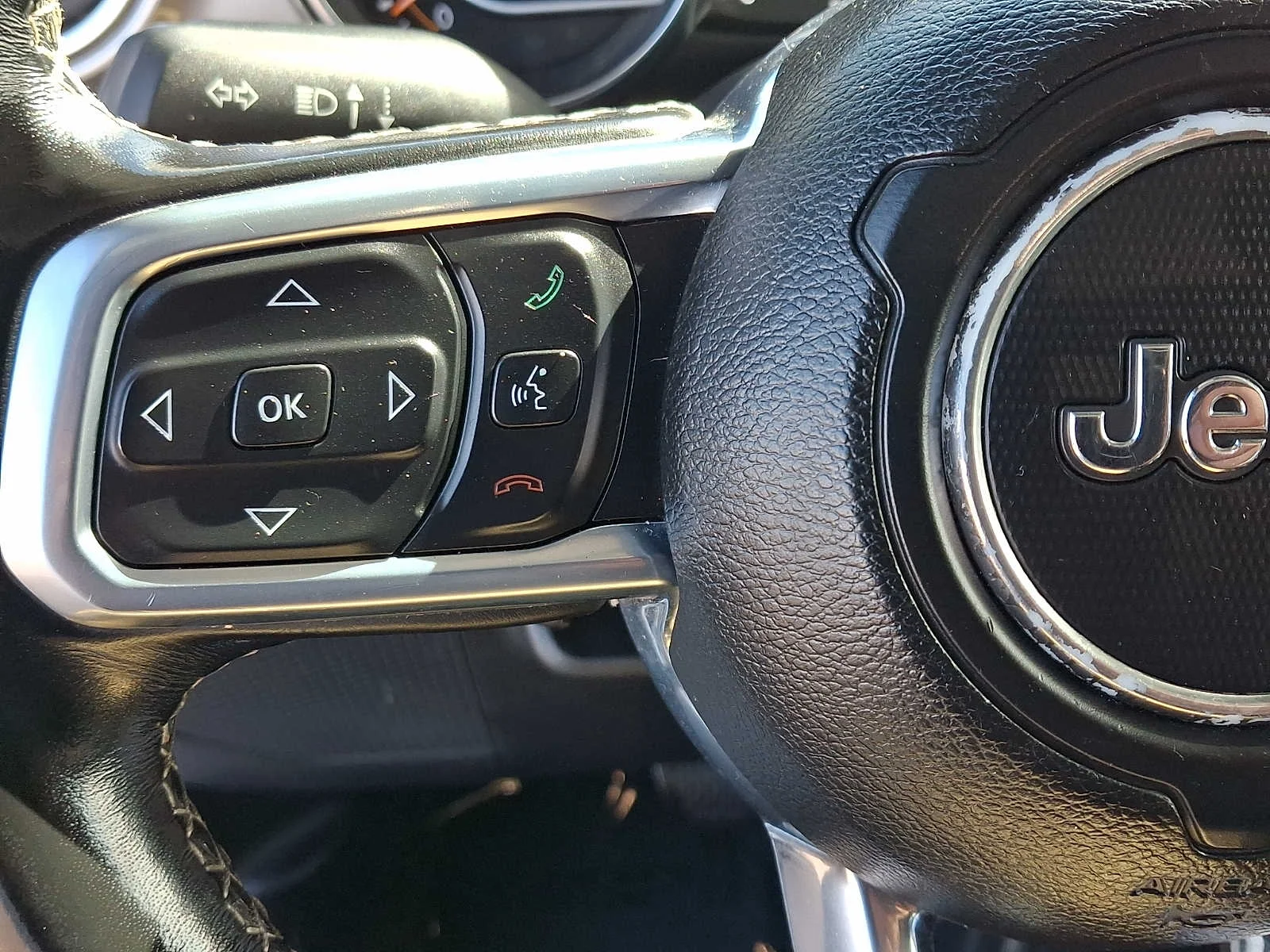 Used 2020 Bright White Clearcoat Jeep Sahara image 20
