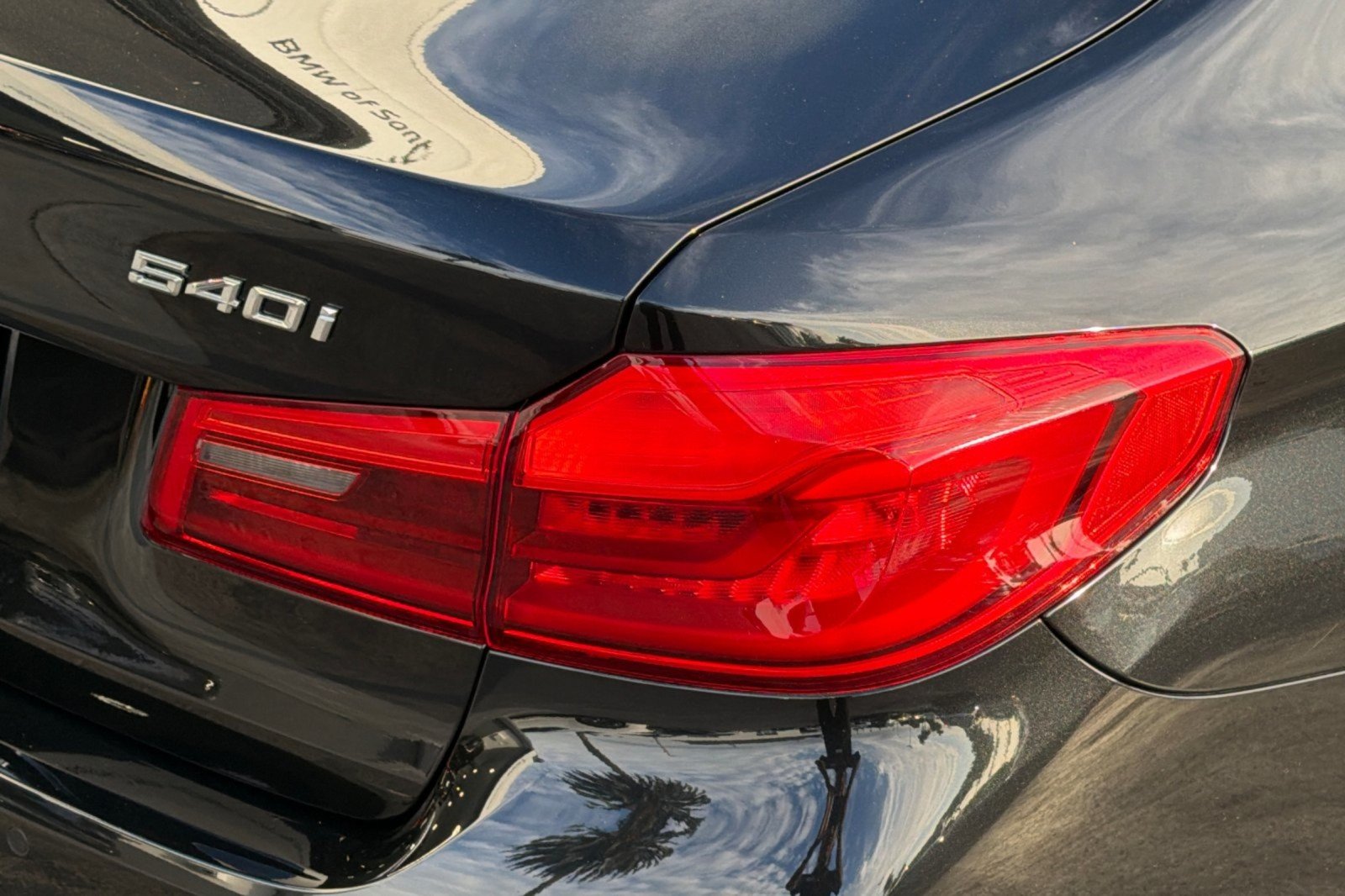 Used 2020 Black Sapphire Metallic BMW 540i image 26