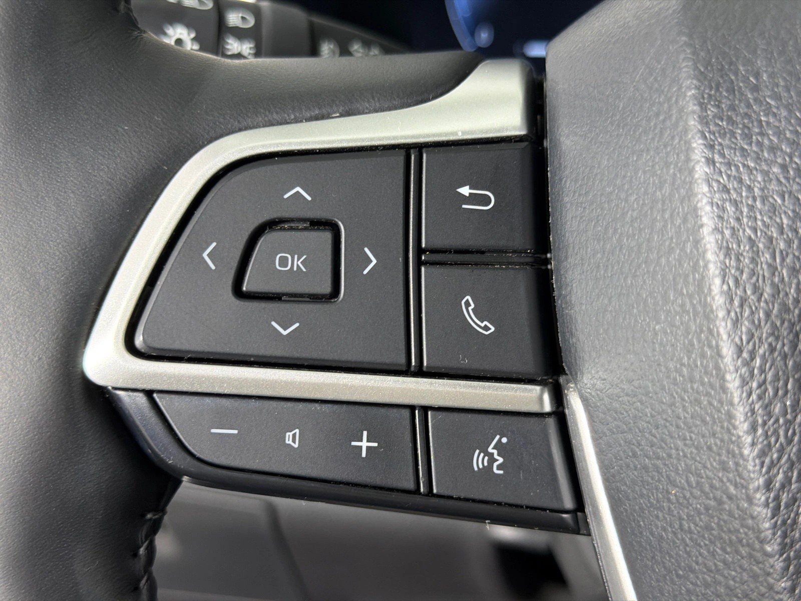 Used 2024 Wind Chill Pearl Toyota Platinum image 27