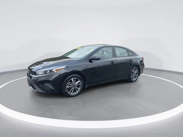 Used 2023 Black Kia LXS image 4