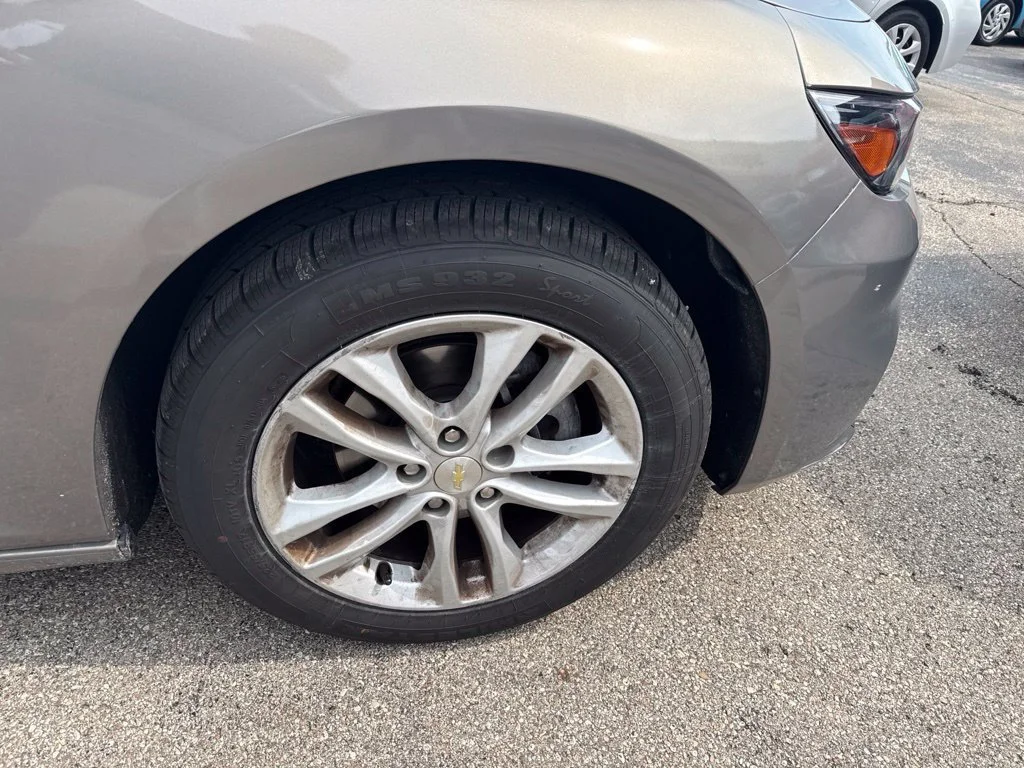 Used 2018 Pepperdust Metallic Chevrolet LT image 13