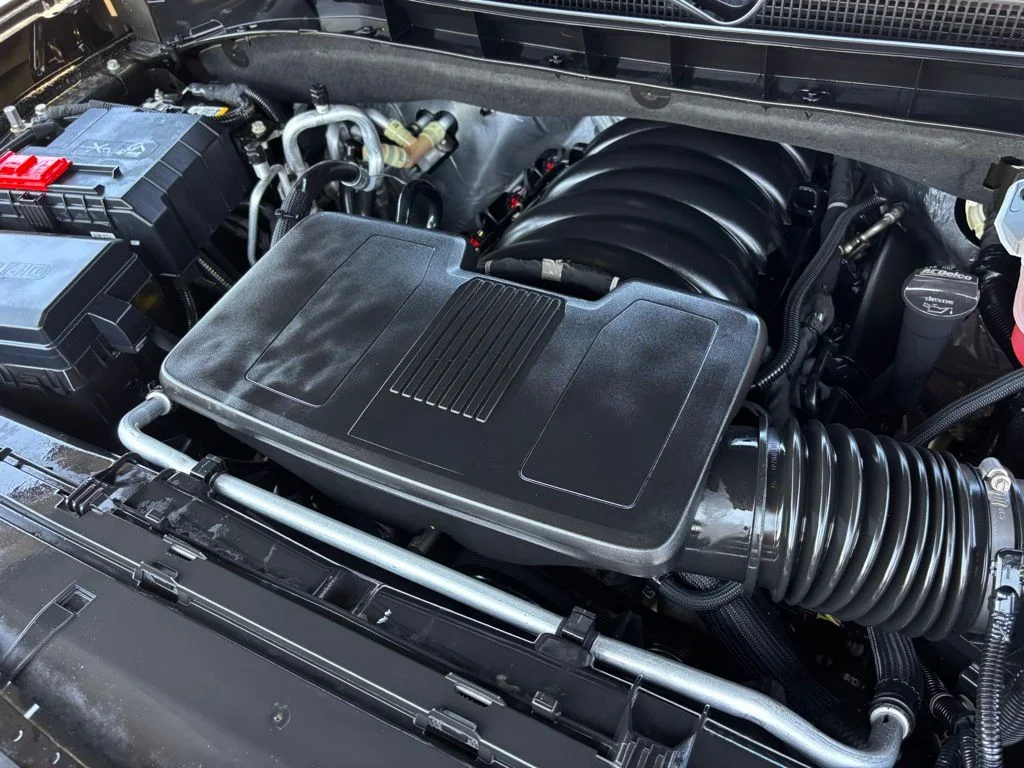 Used 2025 Onyx Black GMC Elevation image 32