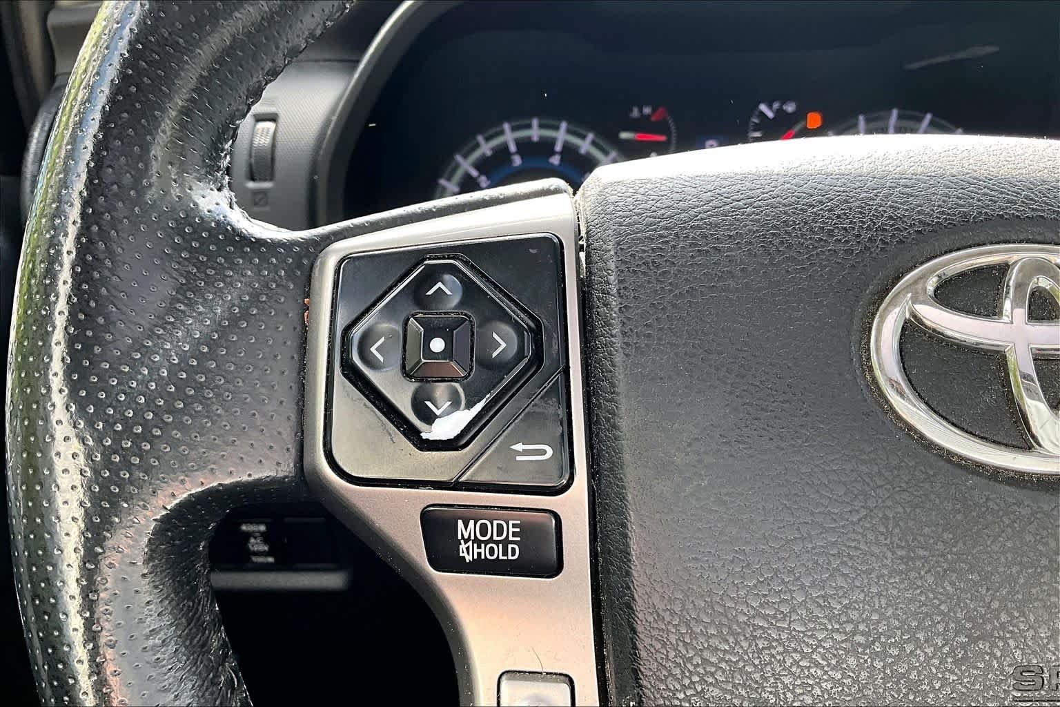 Used 2015 Classic Silver Metallic Toyota SR5 Premium image 22