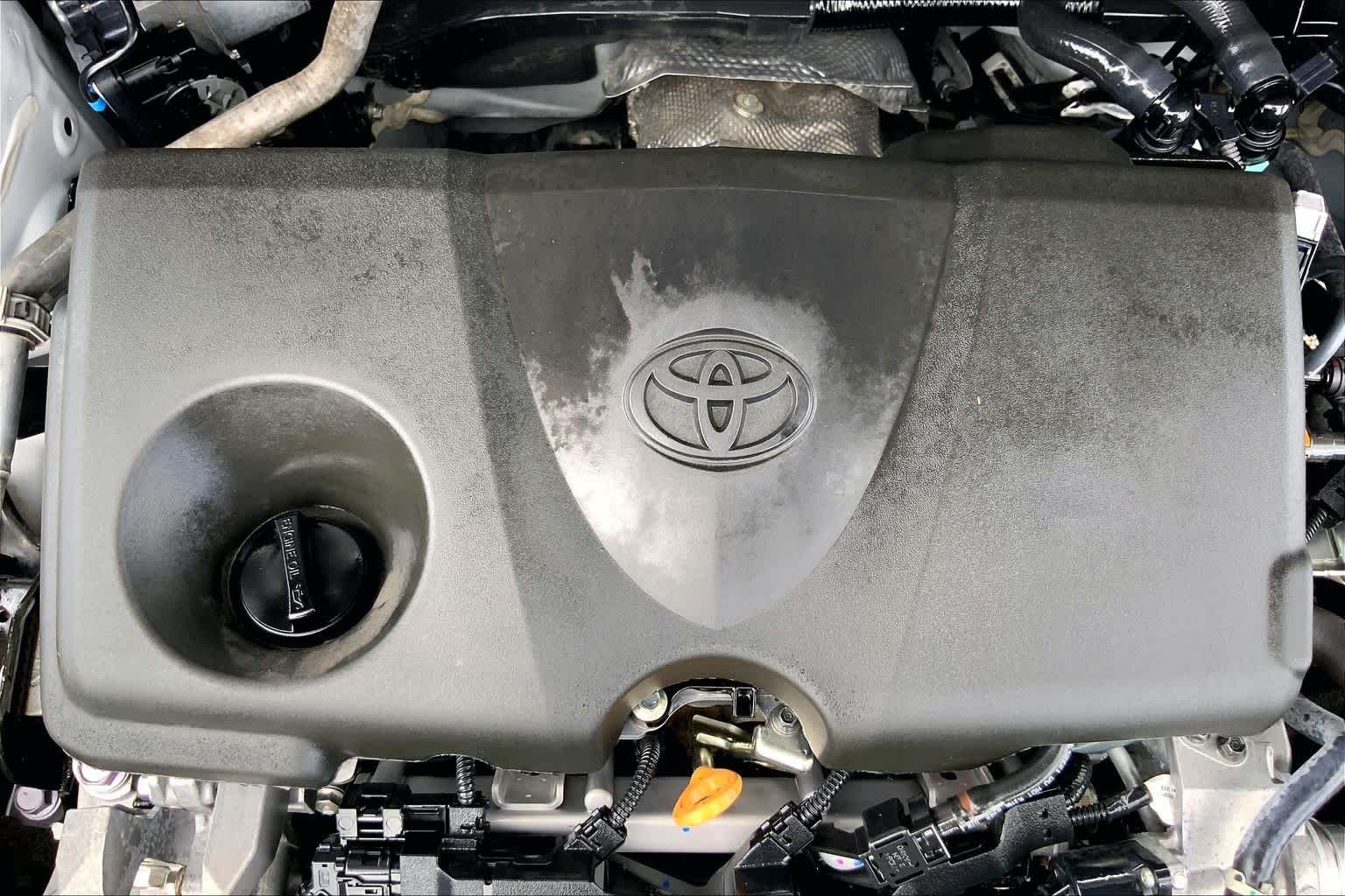 Used 2025 Ice Cap Toyota XLE image 32