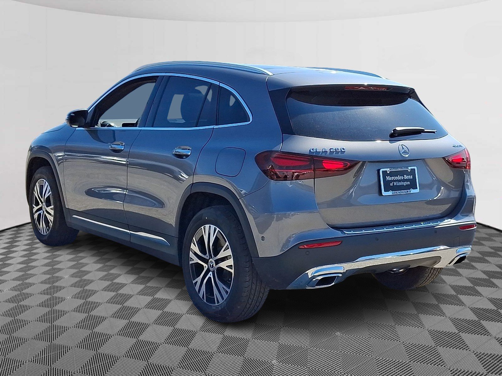 New 2026 Mountain Grey Metallic Mercedes-Benz GLA 250 image 4