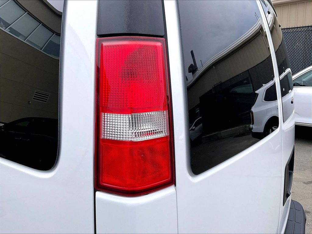Used 2025 White Chevrolet LT image 32