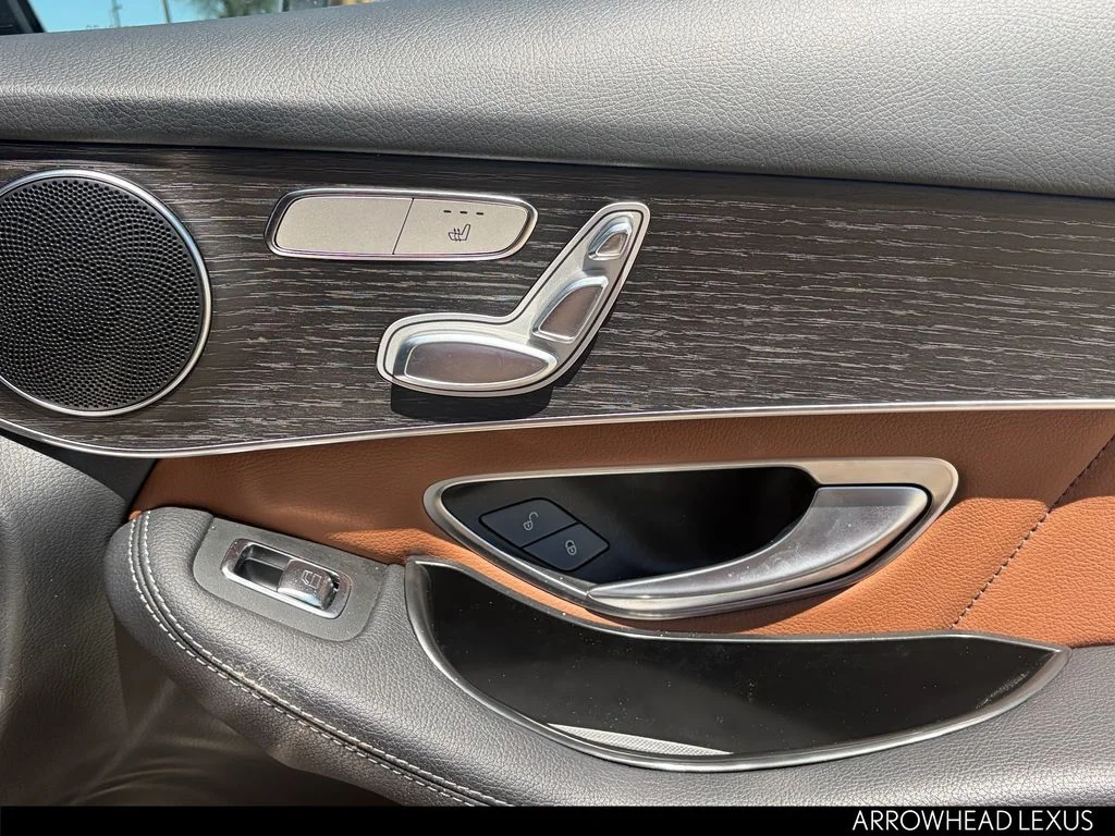 Used 2022 Red Mercedes-Benz GLC 300 image 35