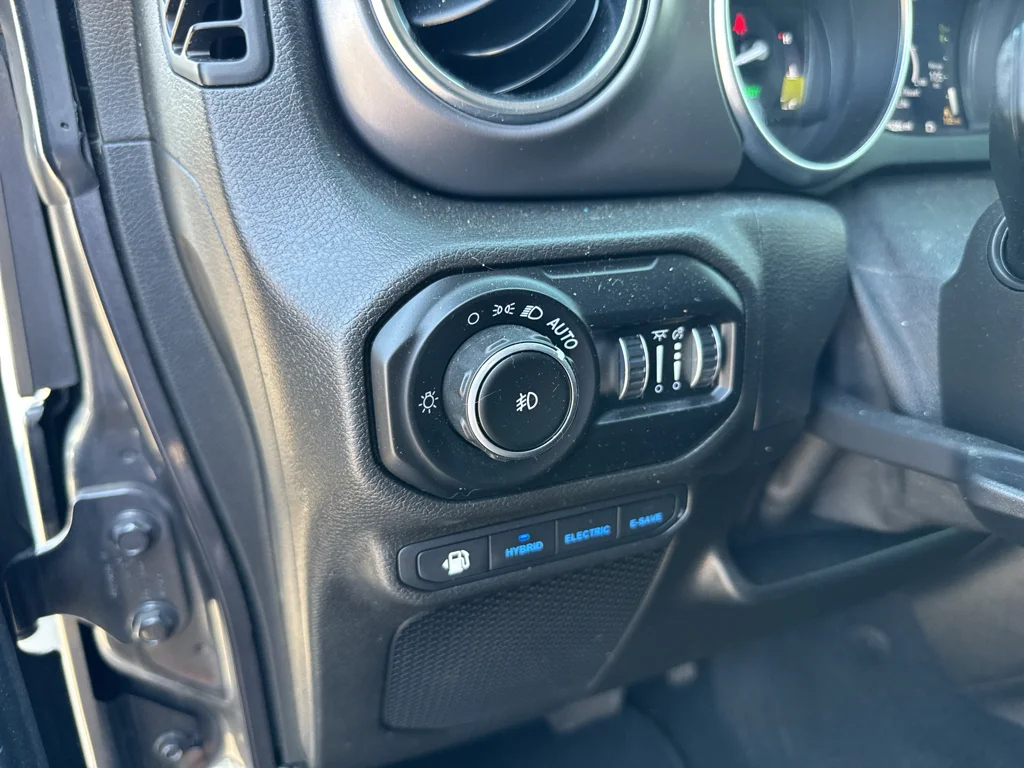 Used 2021 Granite Crystal Clearcoat Metallic Jeep Unlimited Rubicon image 11