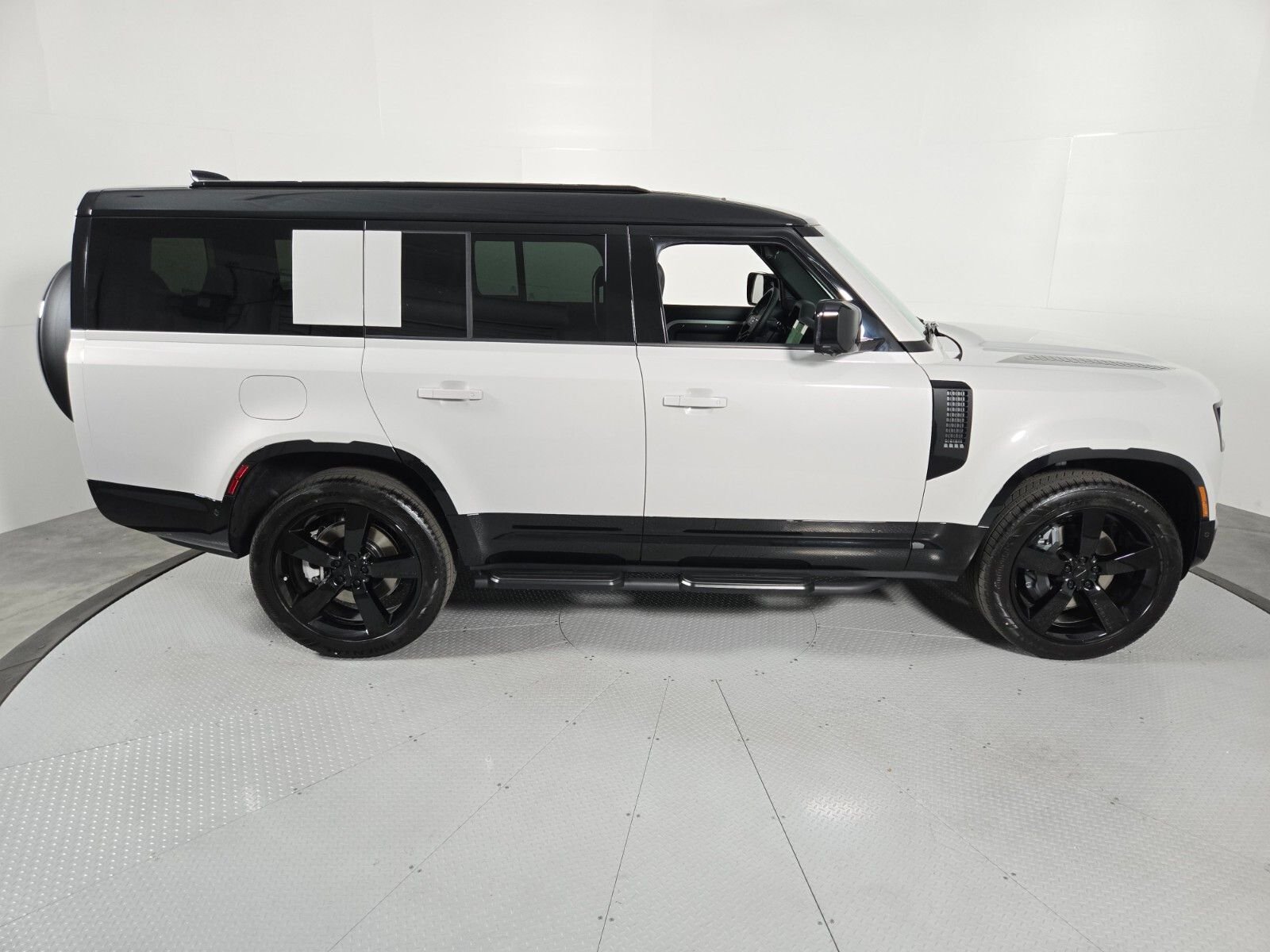 2026 Land Rover Defender X-Dynamic SE - Photo 6