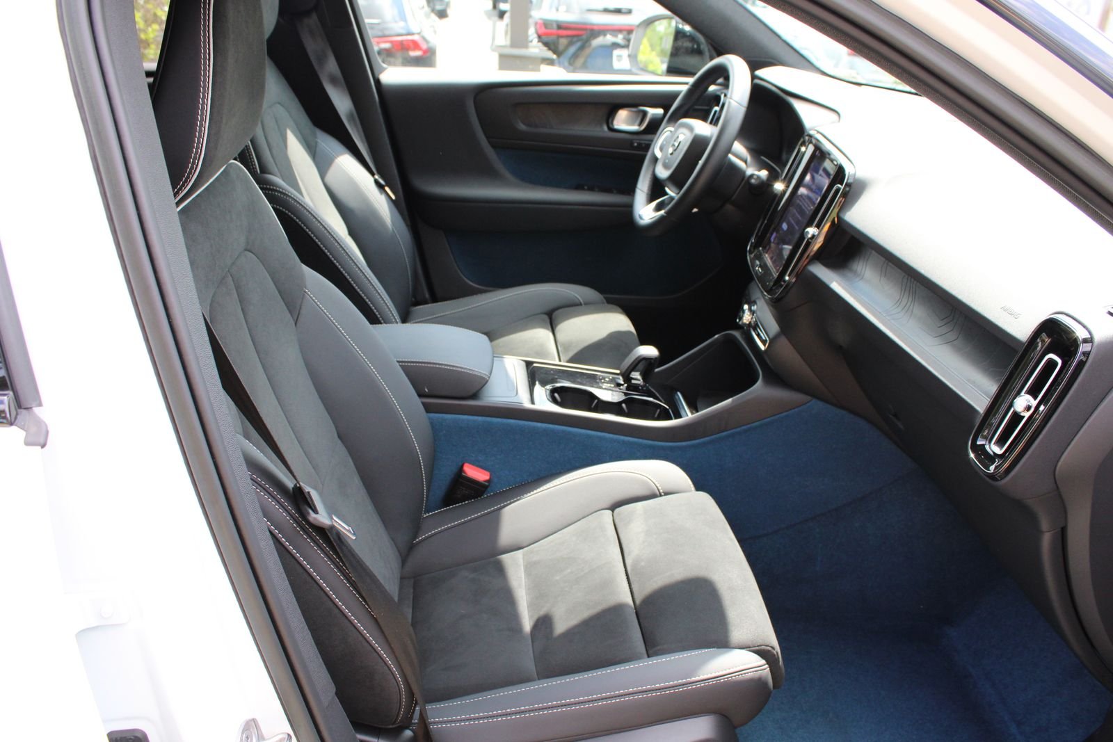 Used 2023 White Volvo Ultimate image 26
