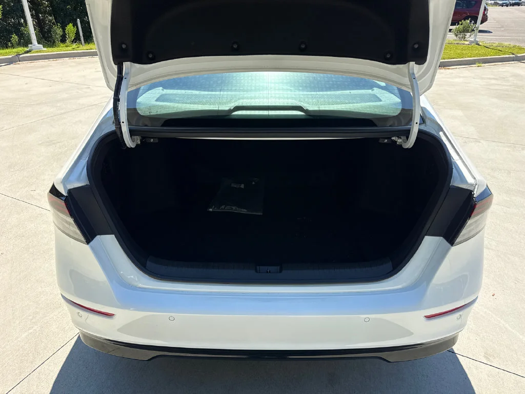 Used 2026 Platinum White Pearl Honda EX-L Hybrid image 33