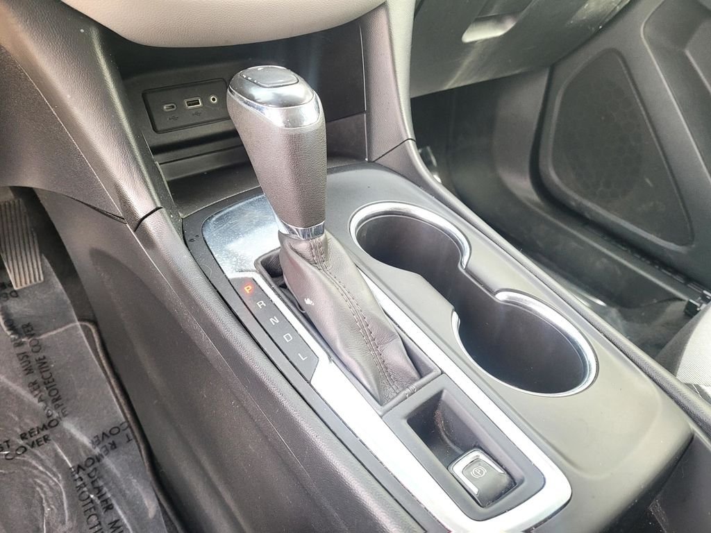 Used 2019 White Chevrolet LS image 17