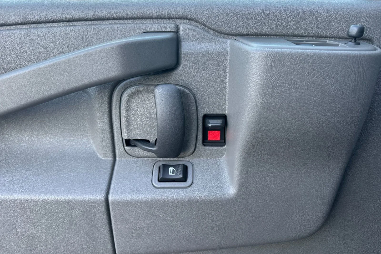 2025 Chevrolet Express Cargo Work Van - Photo 10
