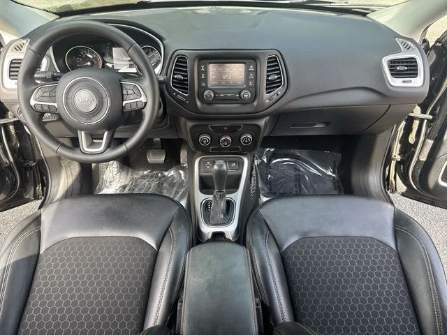 Used 2018 Black Jeep Latitude image 9