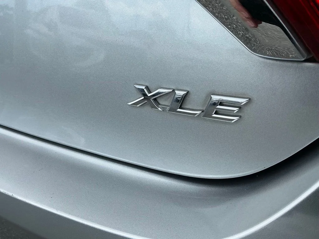 Used 2017 Silver Toyota XLE image 25