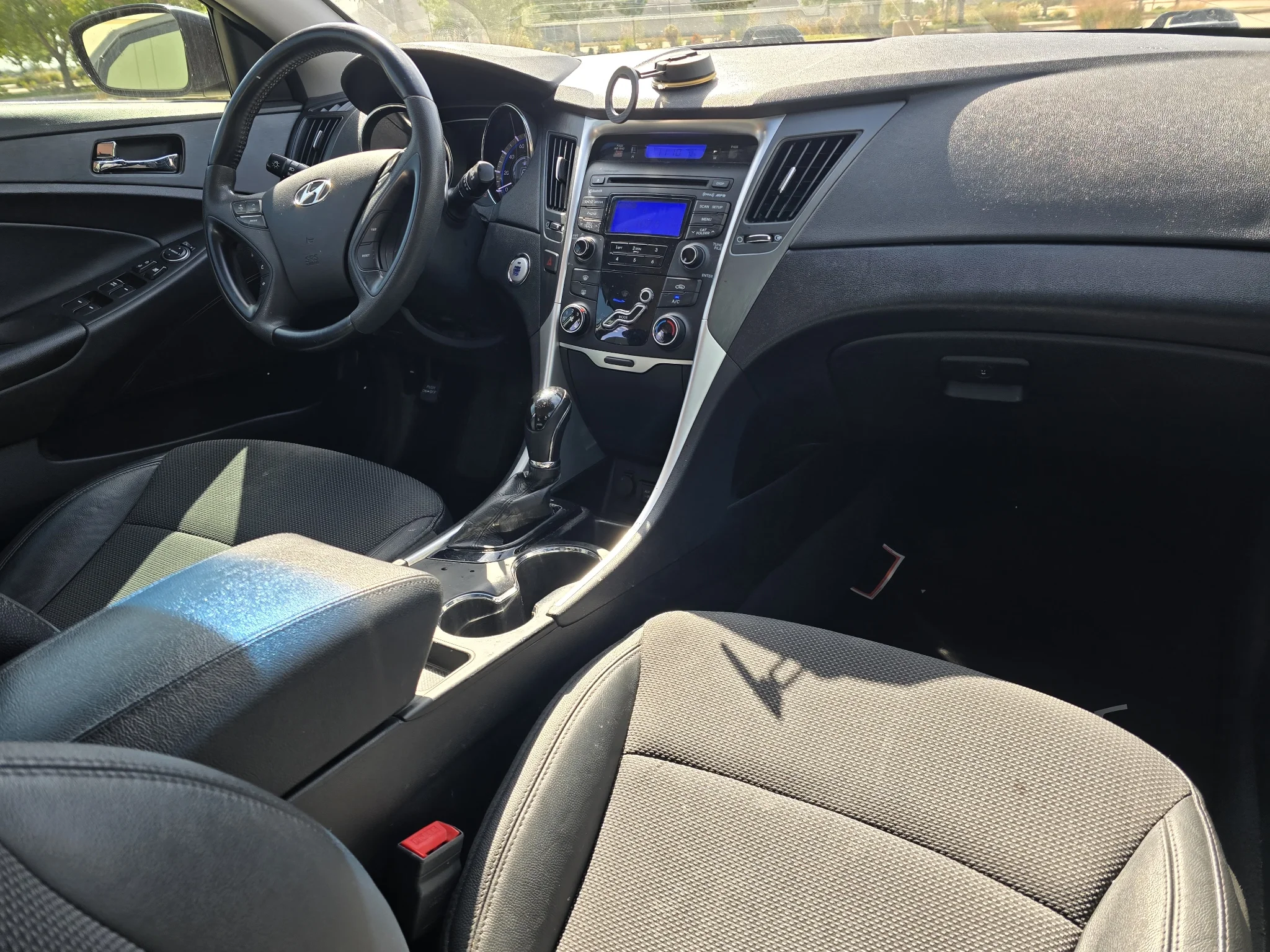 Used 2013 Midnight Black Mica Hyundai SE image 25