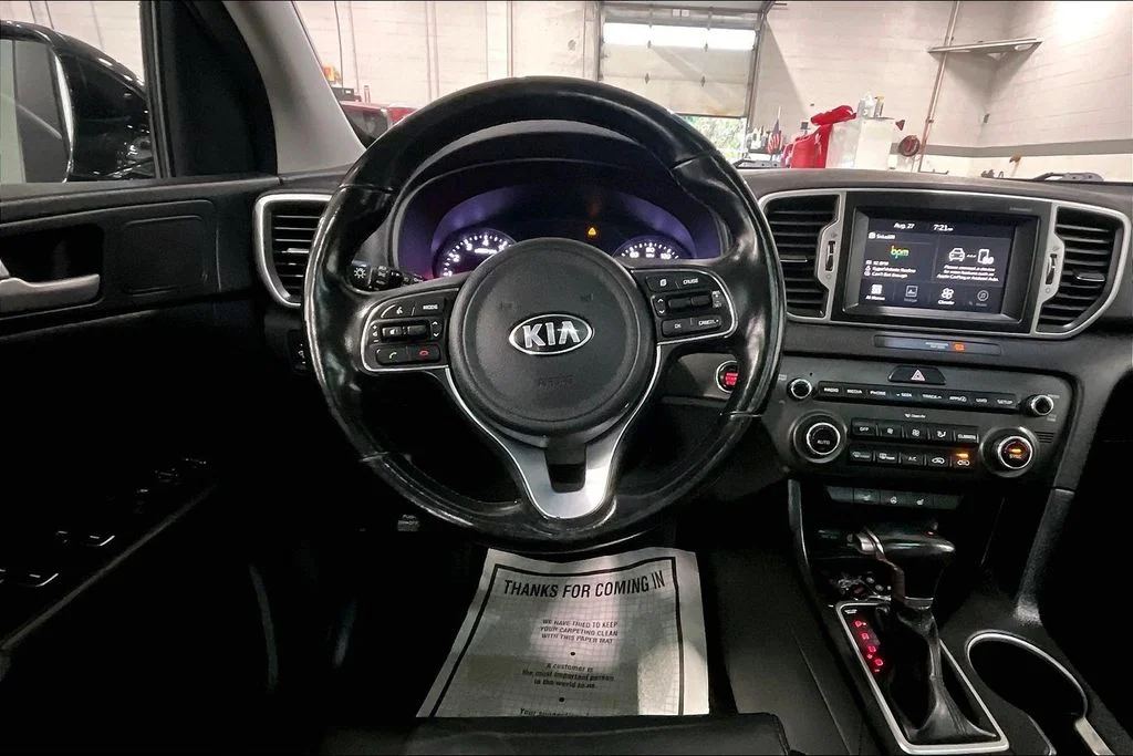 Used 2017 Red Kia EX image 4