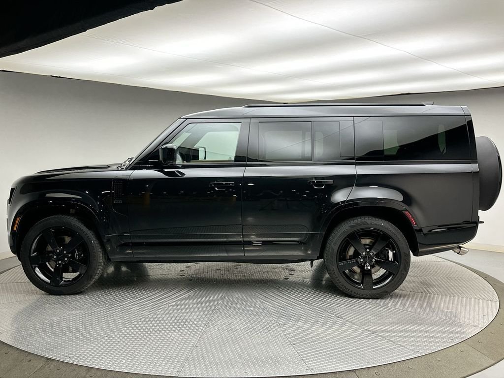 2026 Land Rover Defender V8 - Photo 10