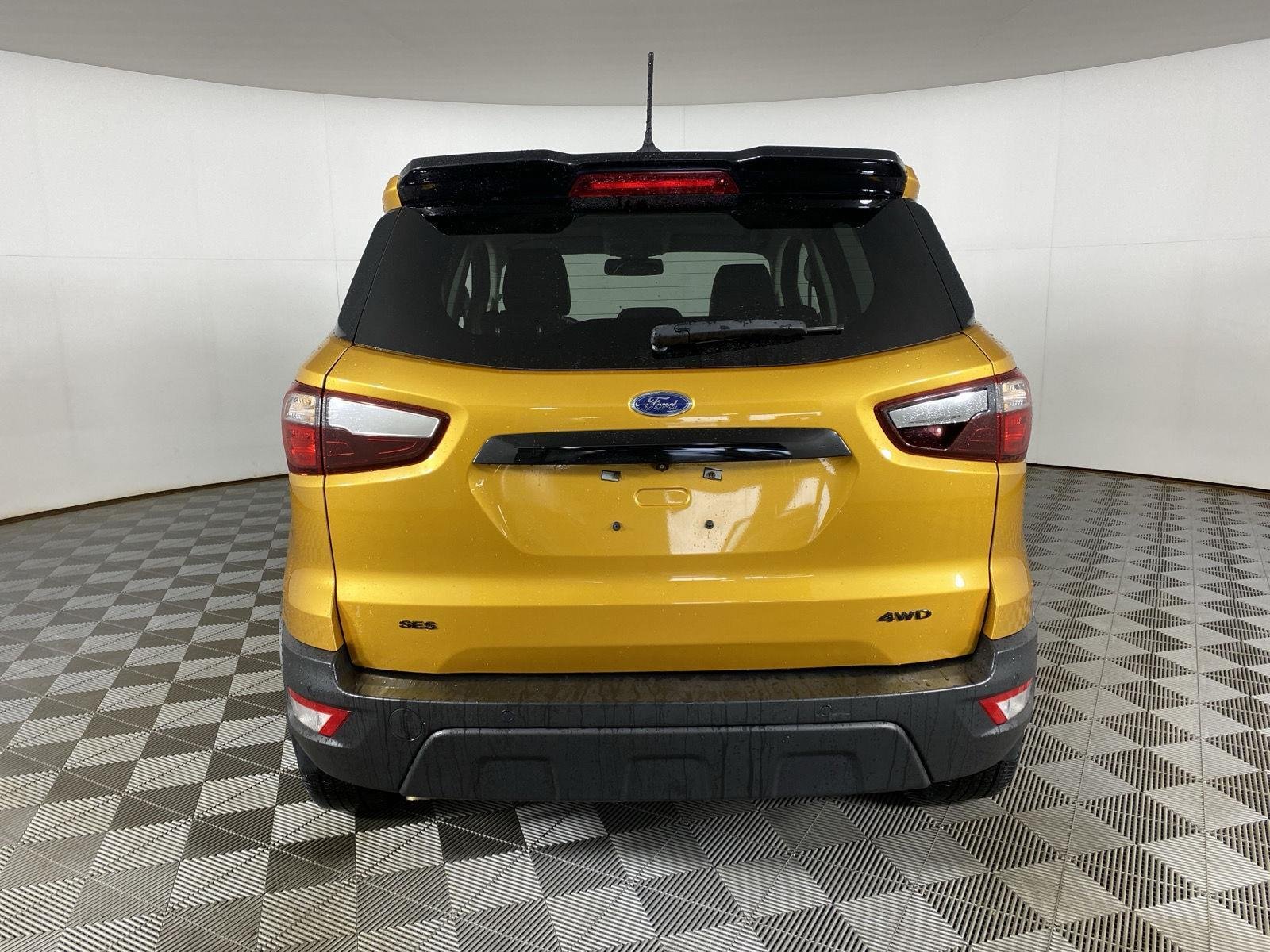 Used 2022 Luxe Yellow Ford SES image 6