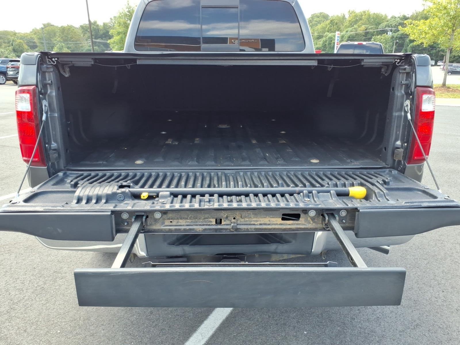 Used 2015  Ford Lariat image 32