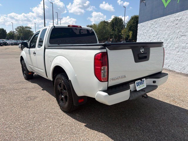 Used 2019 Glacier White Nissan S image 3