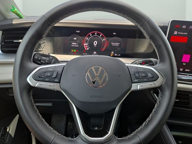 Used 2025 Pure White Volkswagen 2.0T SE image 21