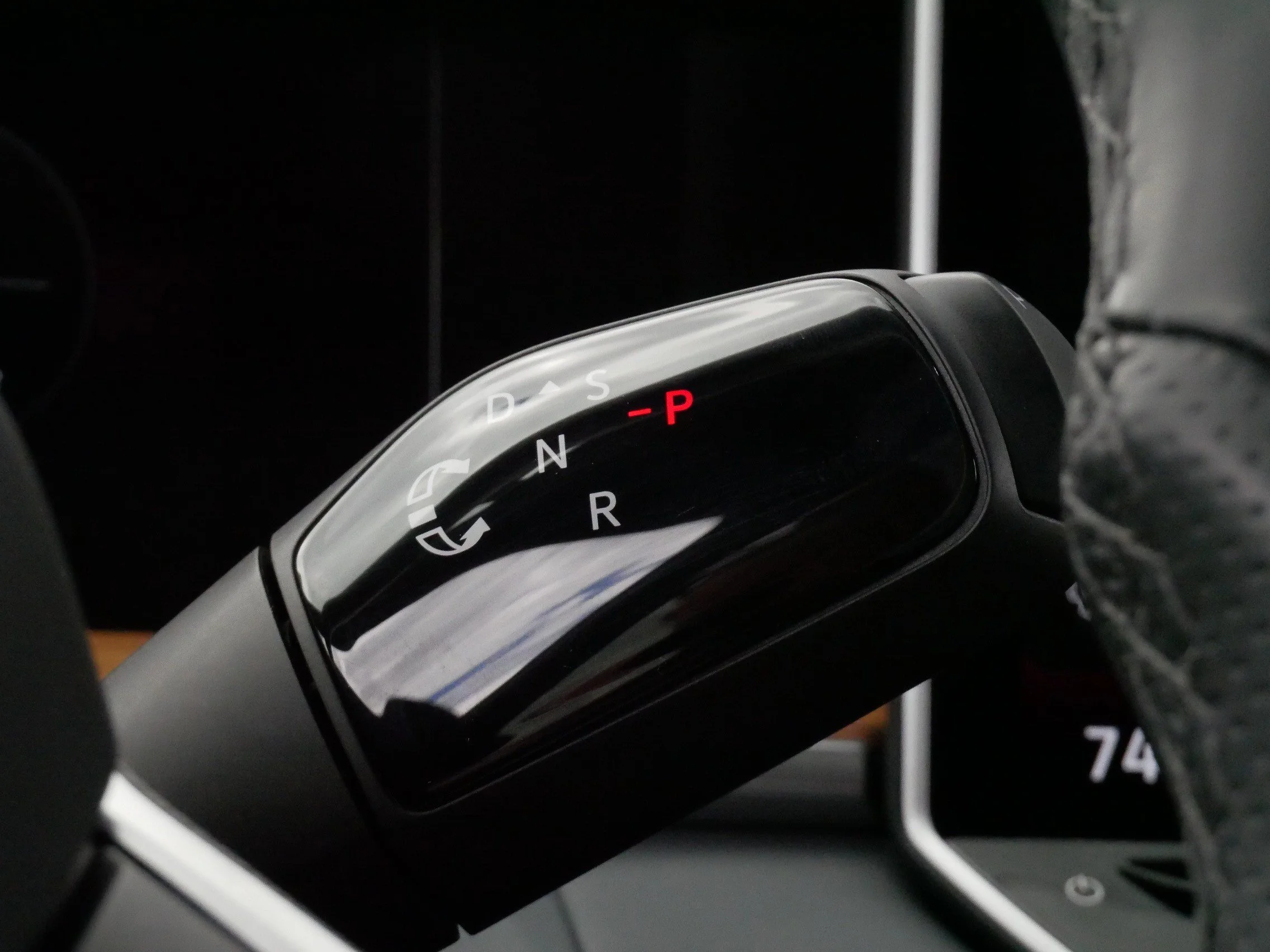 Used 2025 Sandstone Volkswagen SEL R-Line image 25