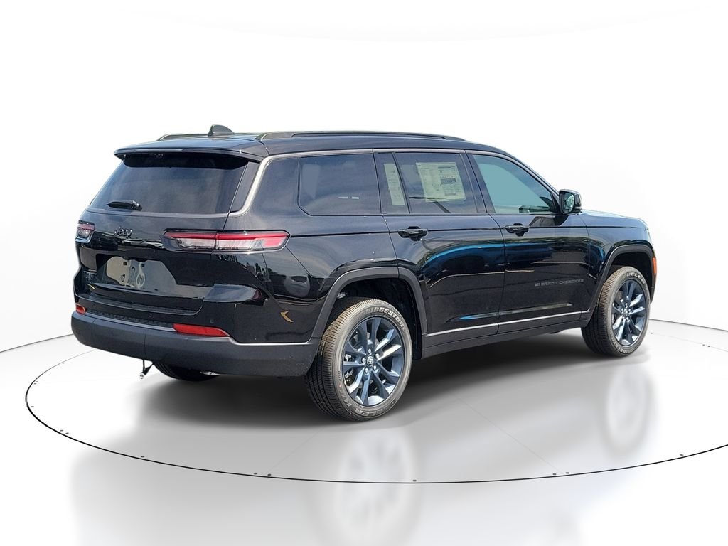 New 2026 Diamond Black Crystal Pearl-Coat Exterior Paint Jeep Limited image 4