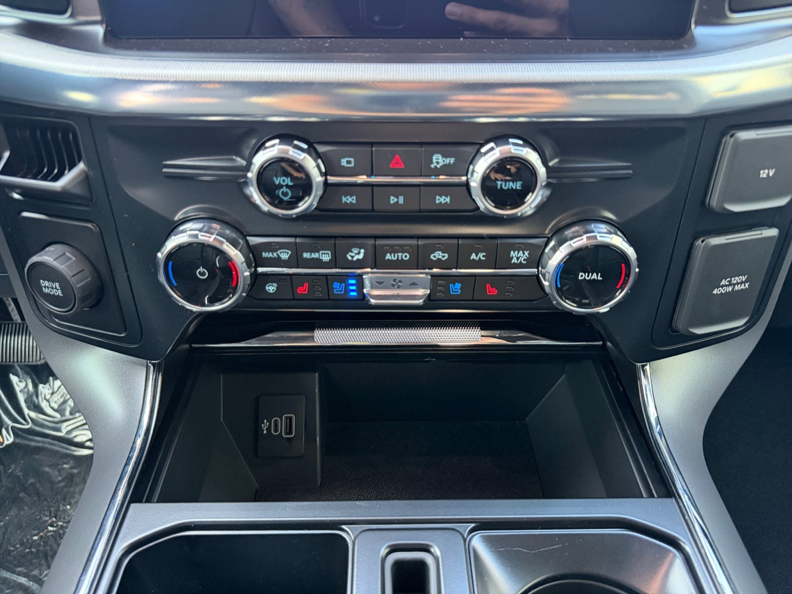 New 2026 Carbonized Gray Metallic Ford LARIAT image 22